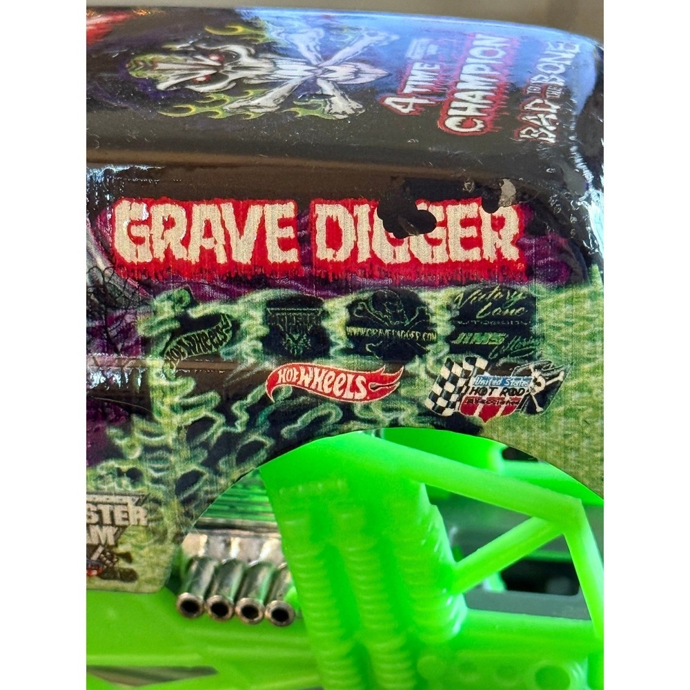 Monster Jam Grave Digger Hot Wheels Truck 1:24 Scale Die Cast Metal Top - Picture 10 of 10